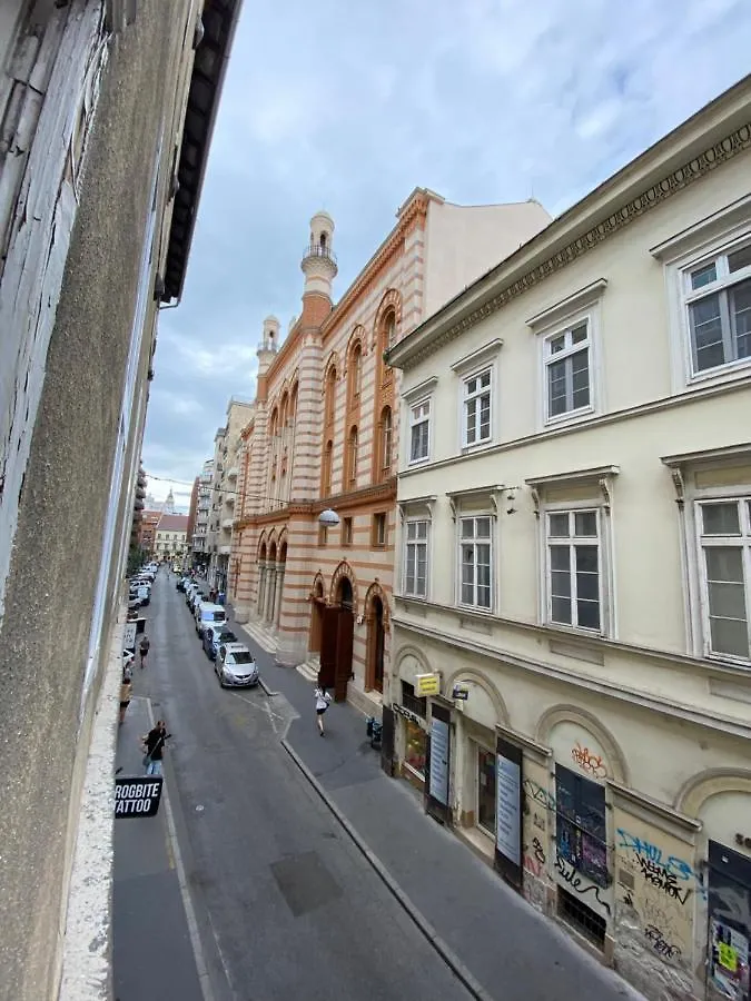 Best Location In The Heart Of The City, 2 Bedrooms, 2 Bathrooms Budapest Apartment