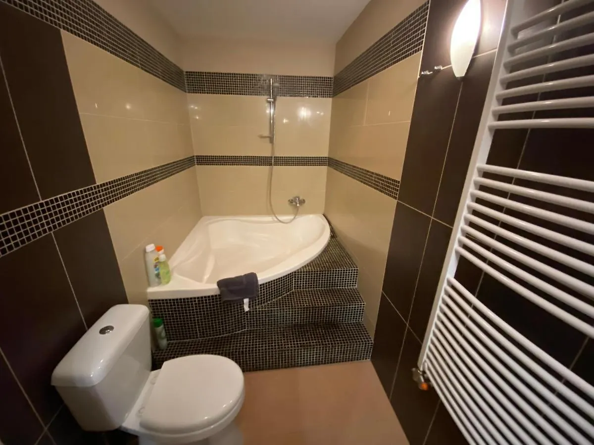 Best Location In The Heart Of The City, 2 Bedrooms, 2 Bathrooms Budapest