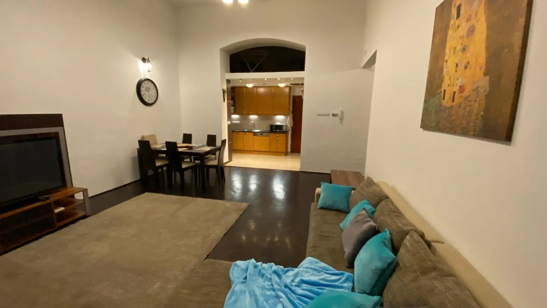 Best Location In The Heart Of The City, 2 Bedrooms, 2 Bathrooms Budapest